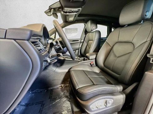 New 2026 Porsche Macan AWD/4WD image 5