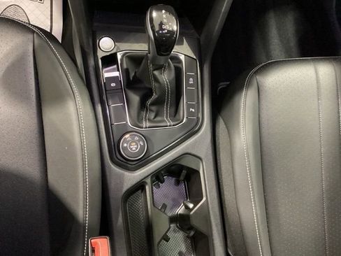 Used 2023 Volkswagen Tiguan SE R-Line image 14