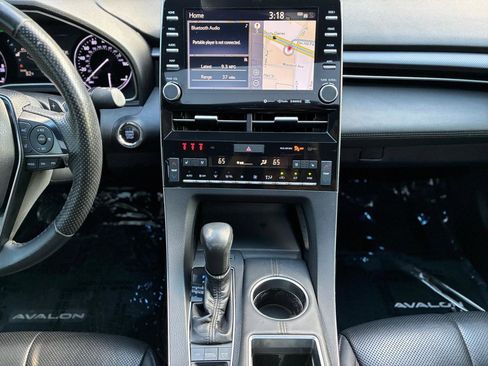 Used 2019 Toyota Avalon Touring FWD image 29