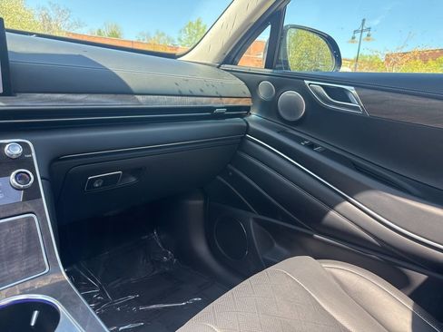Certified 2025 Genesis GV80 2.5T Prestige AWD/4WD image 25