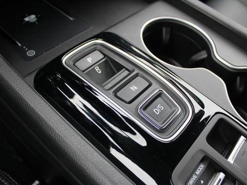 Certified 2025 Honda Pilot Touring image 21