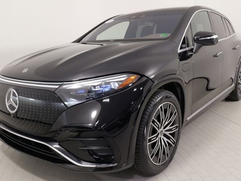 Used 2023 Mercedes-Benz EQS 580 4MATIC SUV image 4