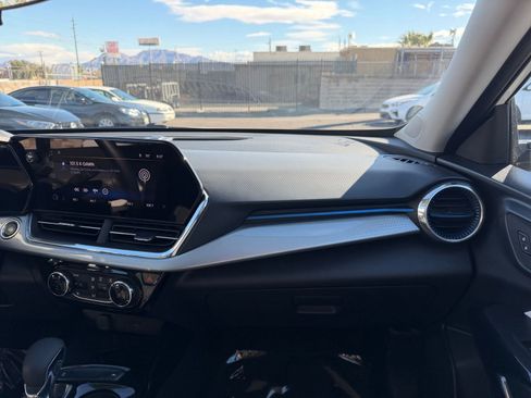 Used 2025 Chevrolet Trax LT w/ LT Convenience Package image 34