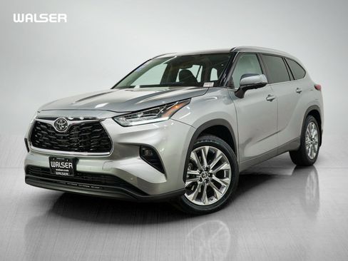 Used 2024 Toyota Highlander Limited AWD/4WD image 1