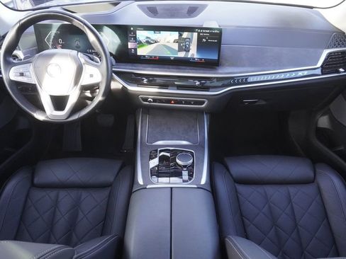 Used 2023 BMW X7 xDrive40i w/ Premium Package image 9