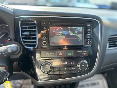 Used 2017 Mitsubishi Outlander ES image 39