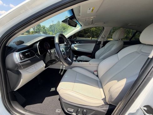 Used 2020 Genesis G70 2.0T RWD image 9