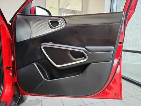 Certified 2025 Kia Soul LX FWD image 22