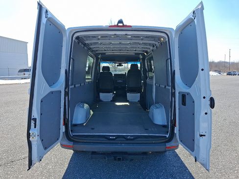 Used 2022 Mercedes-Benz Sprinter 144 Cargo image 9
