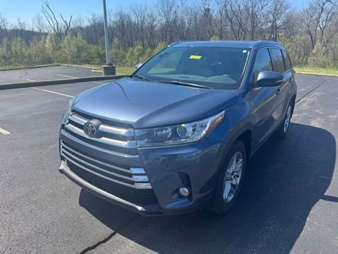 Used 2017 Toyota Highlander Limited w/ Carpet Mat Package image 7
