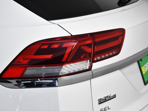 Used 2023 Volkswagen Atlas Cross Sport SEL image 32