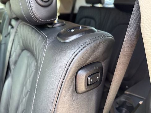 Used 2025 BMW X7 xDrive40i AWD/4WD image 37