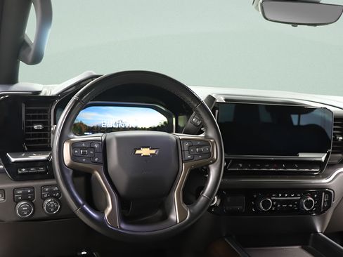 Used 2024 Chevrolet Silverado 2500 High Country w/ High Country Premium Package AWD/4WD image 9