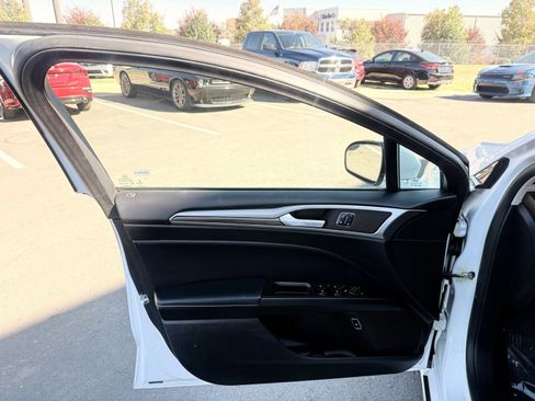 Used 2017 Ford Fusion SE w/ Equipment Group 602A image 11