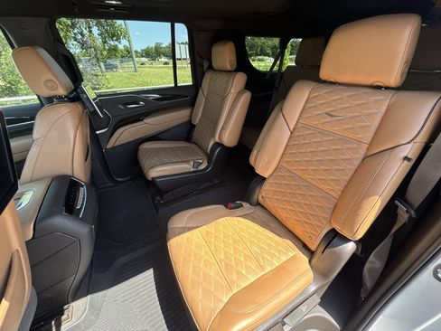 Certified 2023 Cadillac Escalade ESV Premium Luxury AWD/4WD image 22