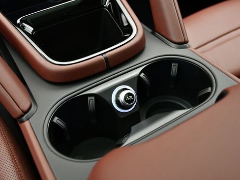 Certified 2025 Porsche Cayenne image 36