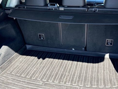 Used 2016 Volkswagen Touareg Sport image 6