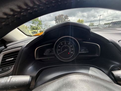 Used 2018 MAZDA MAZDA3 Touring FWD image 15