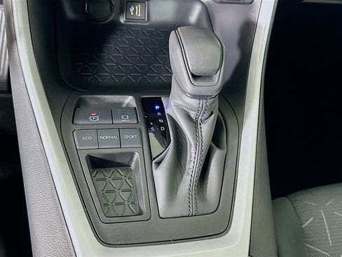 Used 2025 Toyota RAV4 XLE w/ Convenience Package image 24