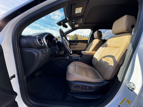 Used 2020 Chevrolet Blazer Premier w/ Driver Confidence II Package image 2