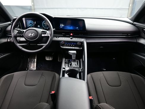 Certified 2025 Hyundai Elantra SEL image 16