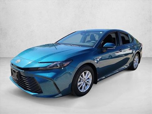 Used 2025 Toyota Camry LE image 1