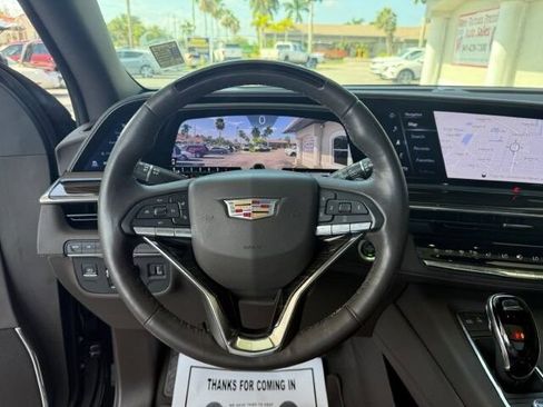 Used 2023 Cadillac Escalade Premium Luxury w/ Performance Package AWD/4WD image 21