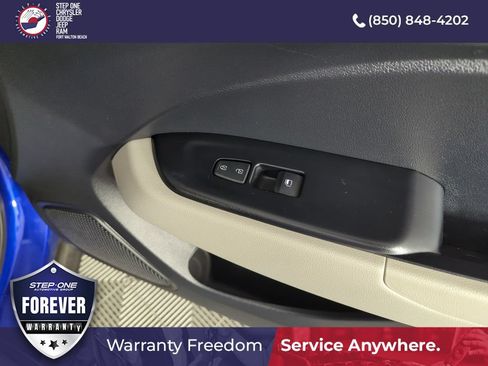 Used 2023 Hyundai Venue SEL FWD image 34