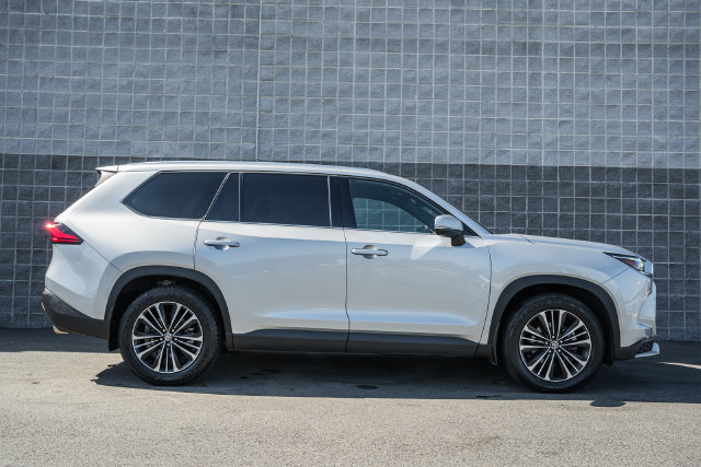 Used 2024 Toyota Grand Highlander AWD Hybrid image 3