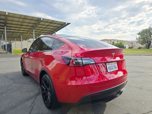 Used 2021 Tesla Model Y Long Range image 7