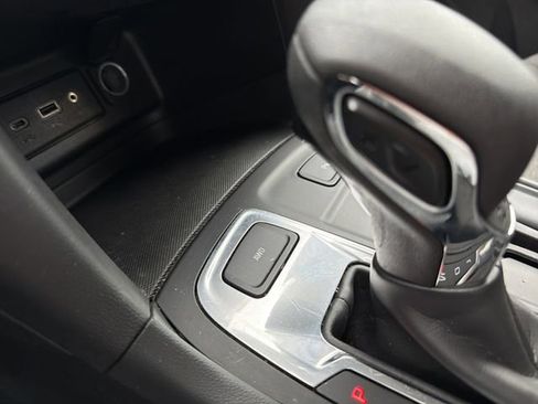 Used 2024 Chevrolet Equinox LT image 39