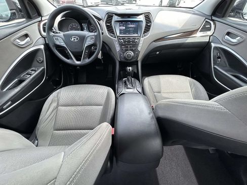 Used 2017 Hyundai Santa Fe SE FWD image 12