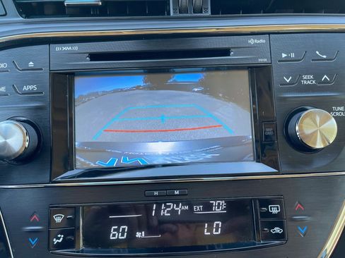 Used 2018 Toyota Avalon XLE Premium w/ Preferred Accessory Package FWD image 9