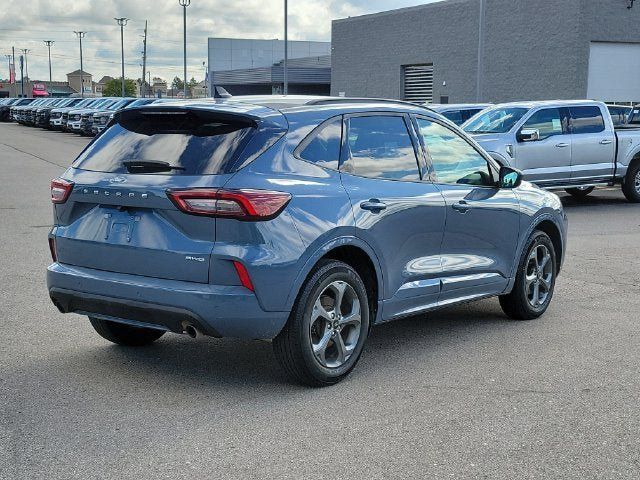 Used 2024 Ford Escape ST-Line w/ Tech Pack #1 AWD/4WD image 4
