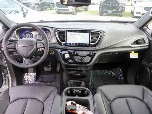 New 2026 Chrysler Pacifica Select AWD/4WD image 26