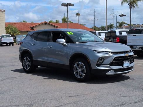 Used 2025 Chevrolet Blazer LT FWD image 2