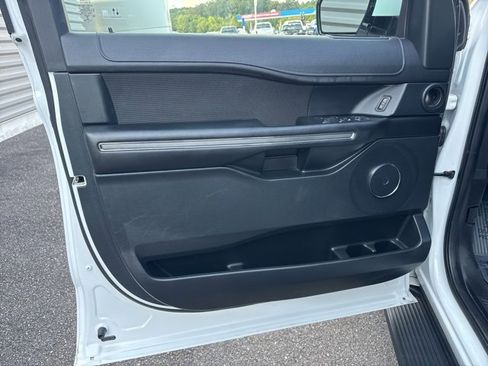 Used 2021 Ford Expedition XLT image 11
