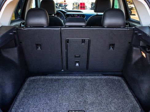 Used 2023 Volkswagen Taos SE w/ Panoramic Sunroof Package image 43