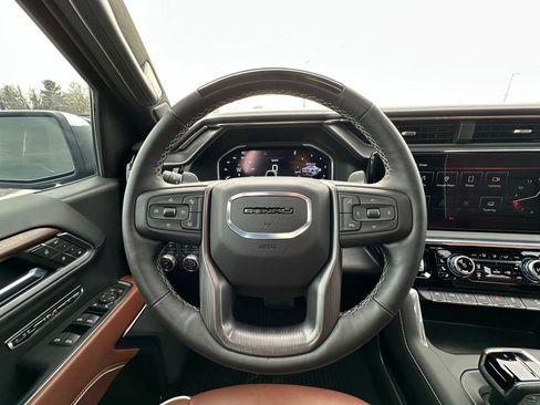 Used 2025 GMC Sierra 1500 Denali Ultimate image 10