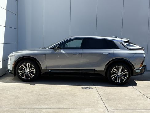 Used 2024 Cadillac Lyriq Luxury AWD/4WD image 4