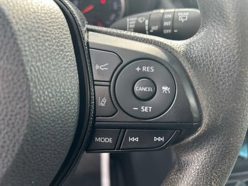 Used 2021 Toyota RAV4 XLE FWD image 21