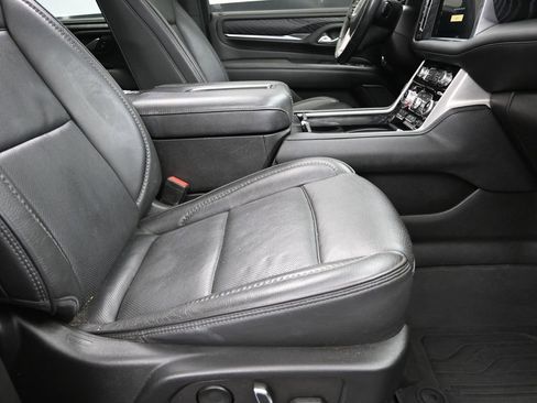 Used 2022 GMC Yukon Denali w/ Denali Premium Package image 25