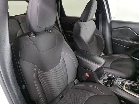 Used 2017 Jeep Cherokee Latitude w/ Comfort & Sound Group image 34