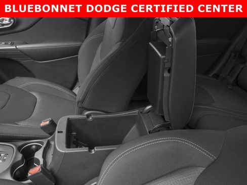 Used 2017 Jeep Cherokee Latitude w/ Comfort/Convenience Group FWD image 9