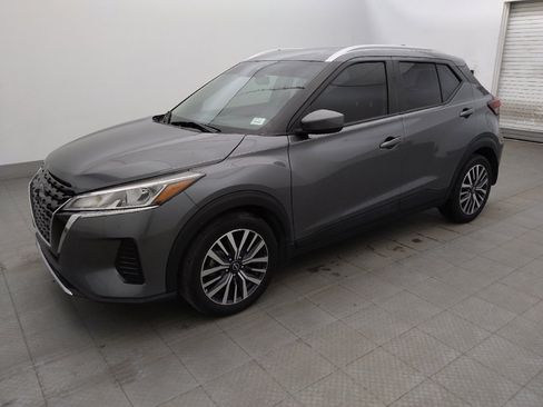Used 2022 Nissan Kicks SV FWD image 2