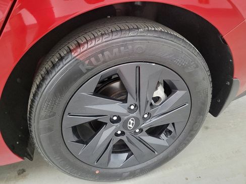 Used 2023 Hyundai Elantra SEL FWD image 31
