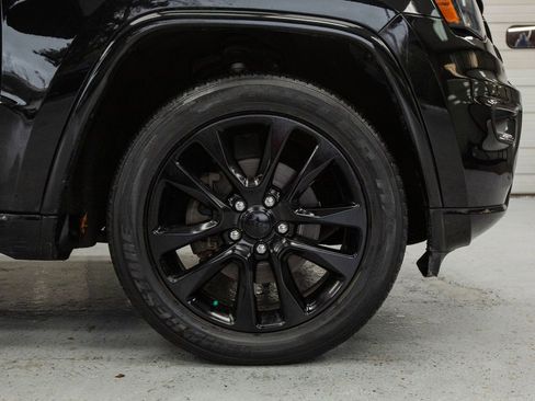 Used 2019 Jeep Grand Cherokee Altitude image 9