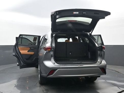 New 2026 Toyota Highlander Platinum AWD/4WD image 36