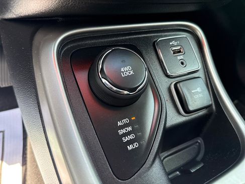 Used 2019 Jeep Compass Latitude w/ Popular Equipment Group AWD/4WD image 19