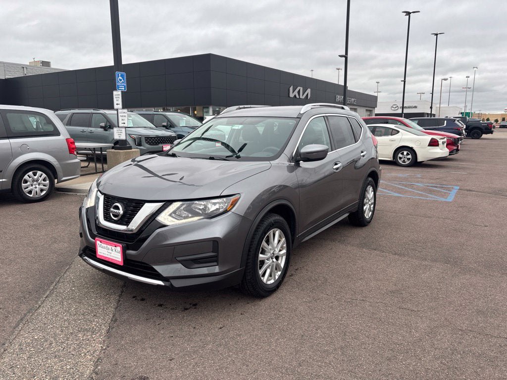 Used 2017 Nissan Rogue SV AWD/4WD image 1